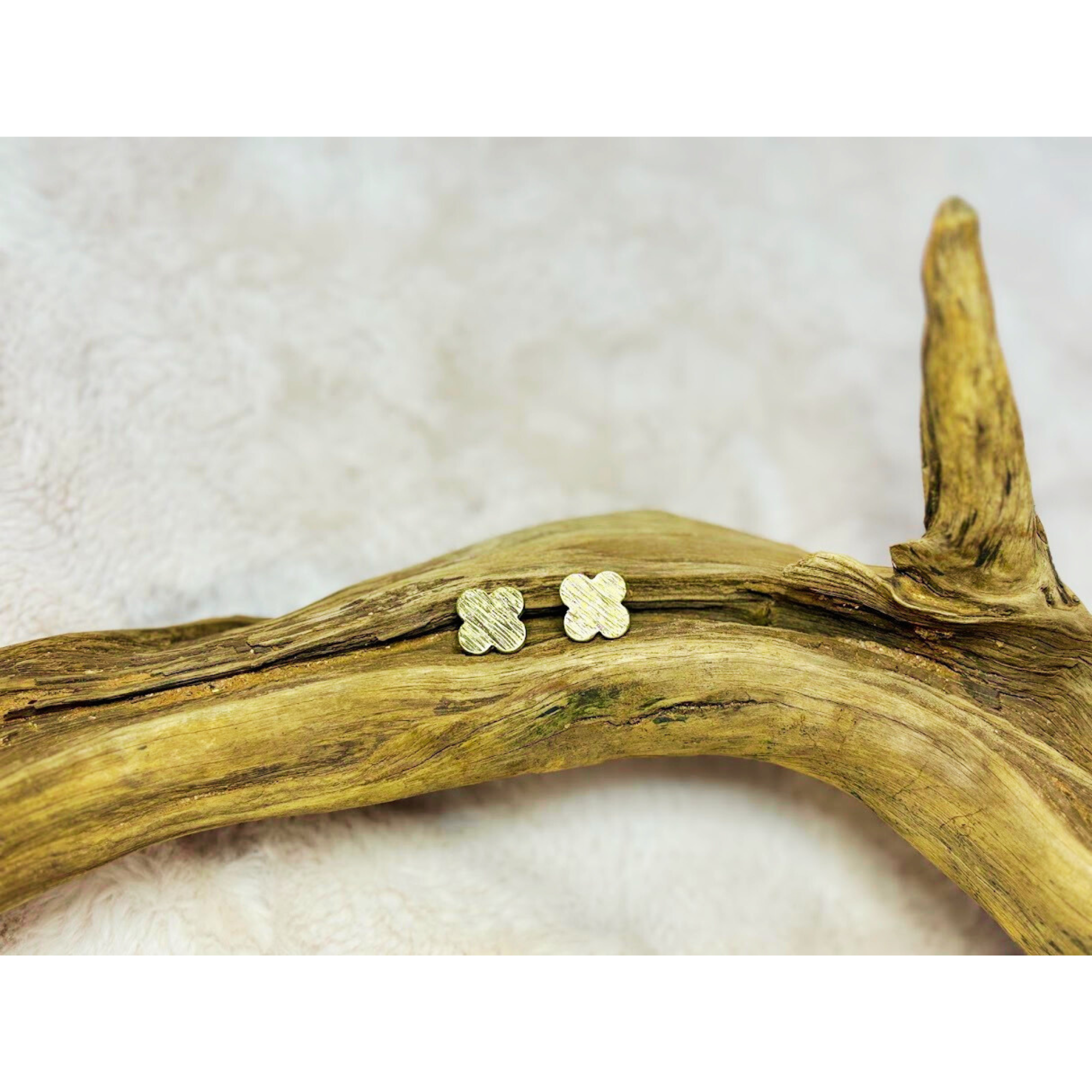 Brushed gold clover stud earrings