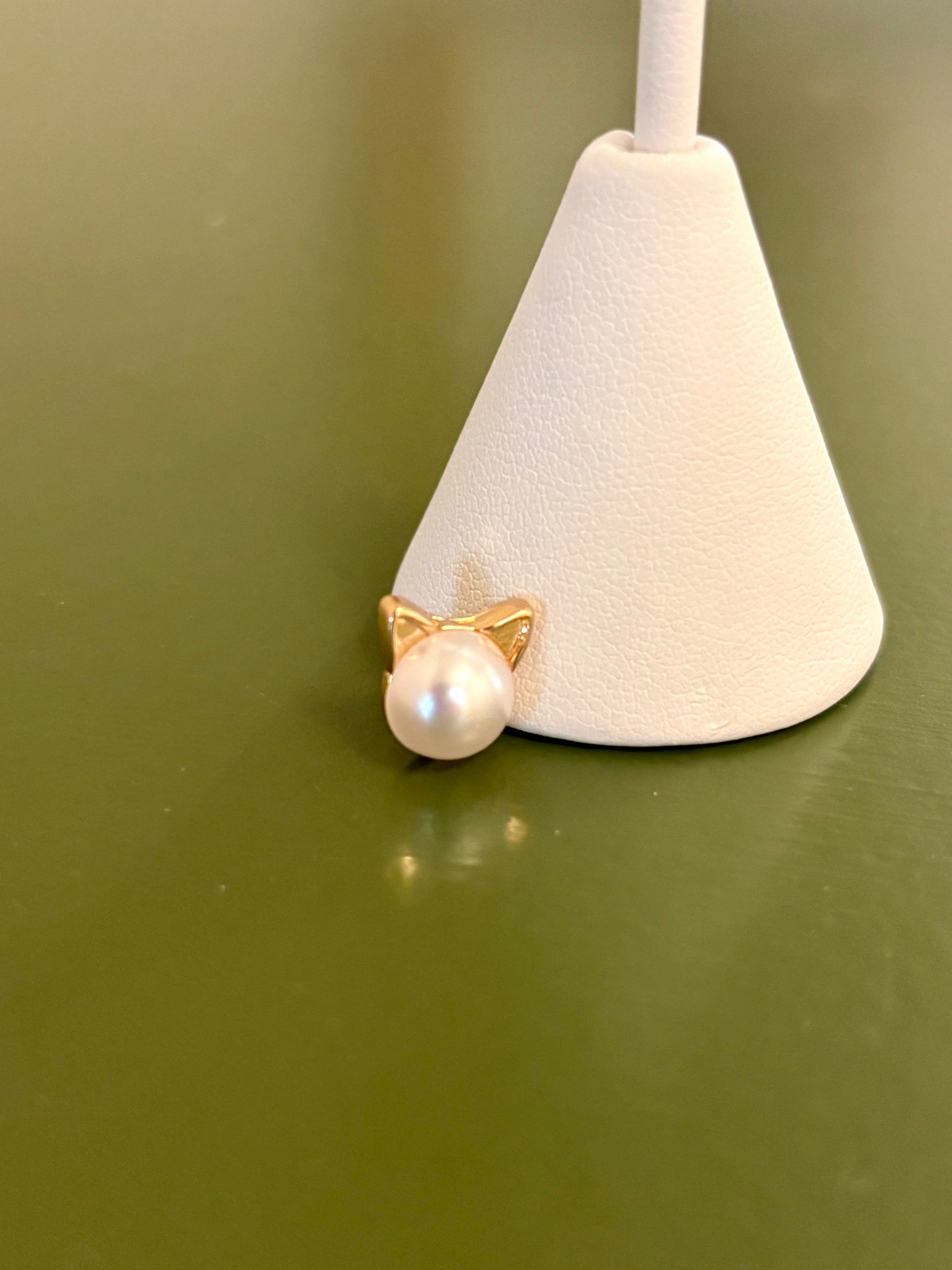 Purrl Stud Earrings