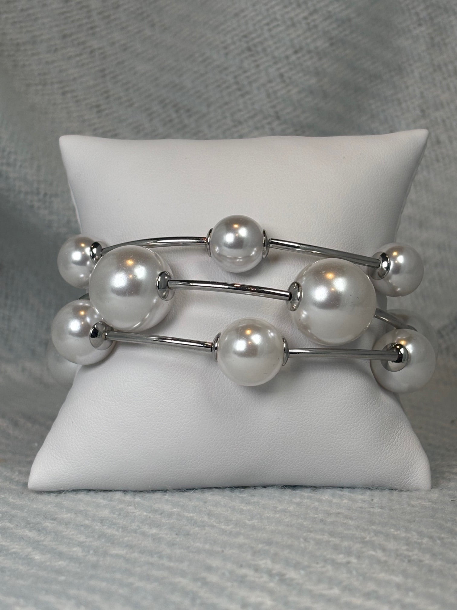 Chunky pearl and silver rod stretch bracelet set