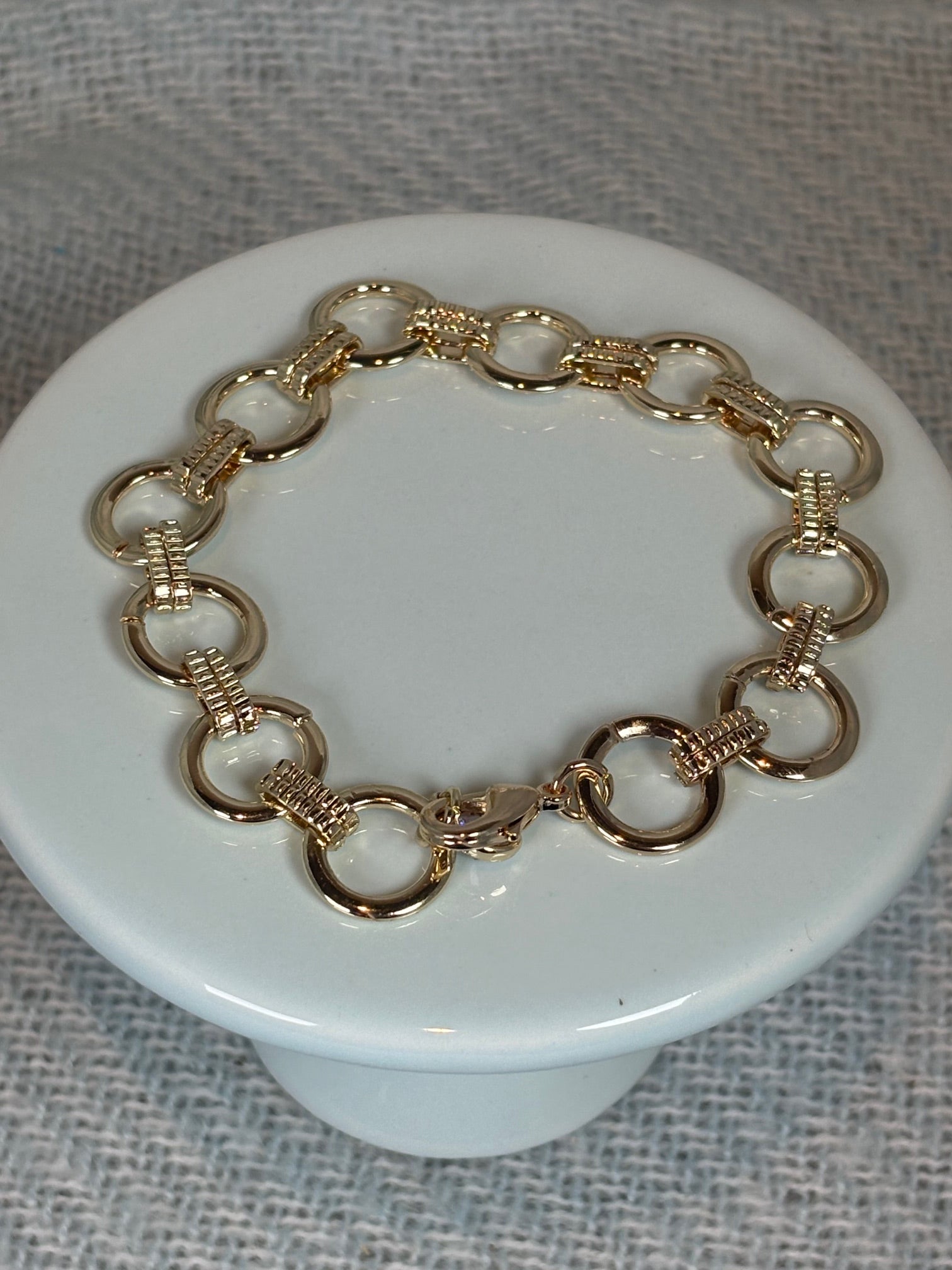 Gold Circle With Gold Etched Links Bracelet