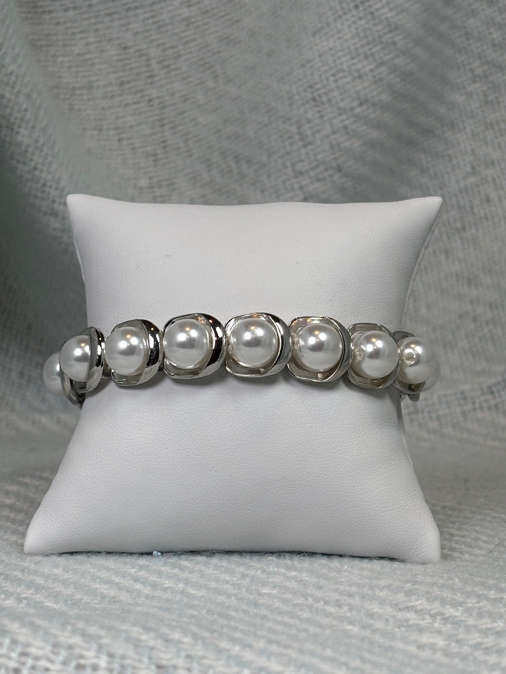 Pearl with Silver Surround Stretch Bracelet