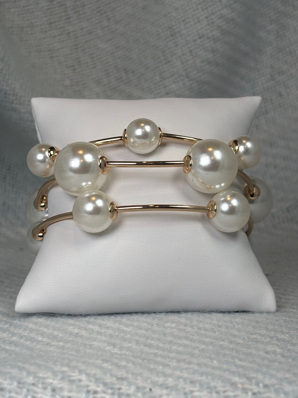 Chunky pearl and gold rod stretch bracelet set