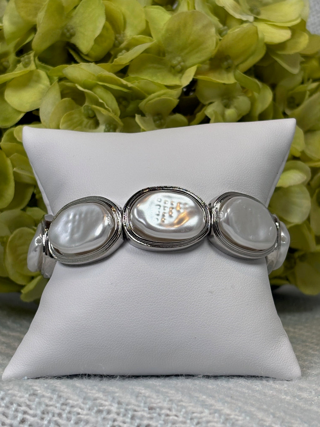 Chunky Flat Pearl and Silver Oval Stretch Bracelet