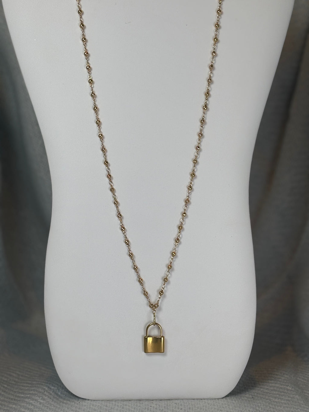 28 inch chain with padlock pendant