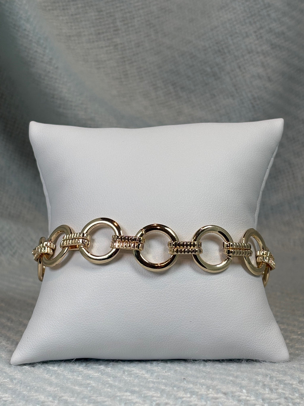 Gold Circle With Gold Etched Links Bracelet