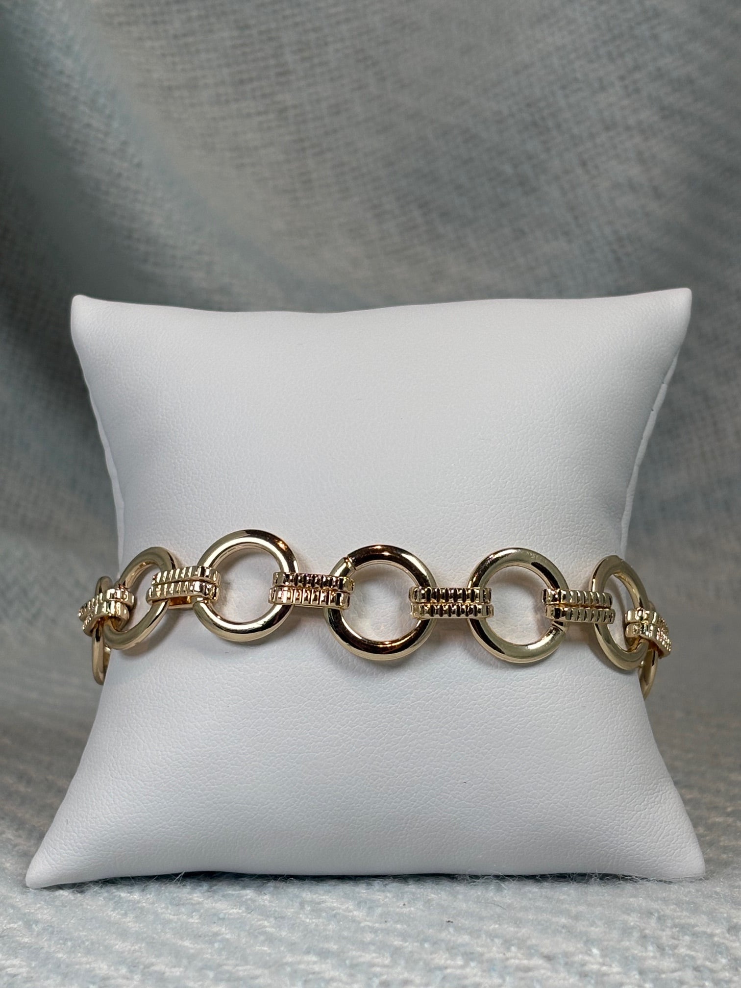 Gold Circle With Gold Etched Links Bracelet