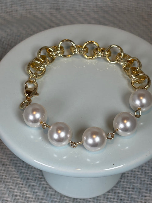 5 Pearl with Gold Circle Links Bracelet