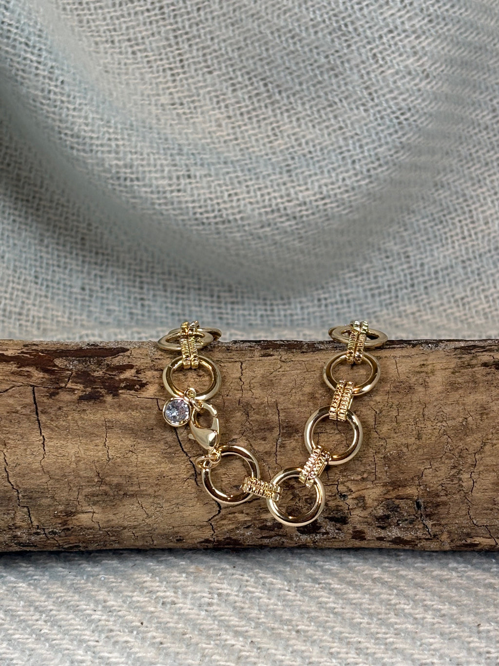 Gold Circle With Gold Etched Links Bracelet