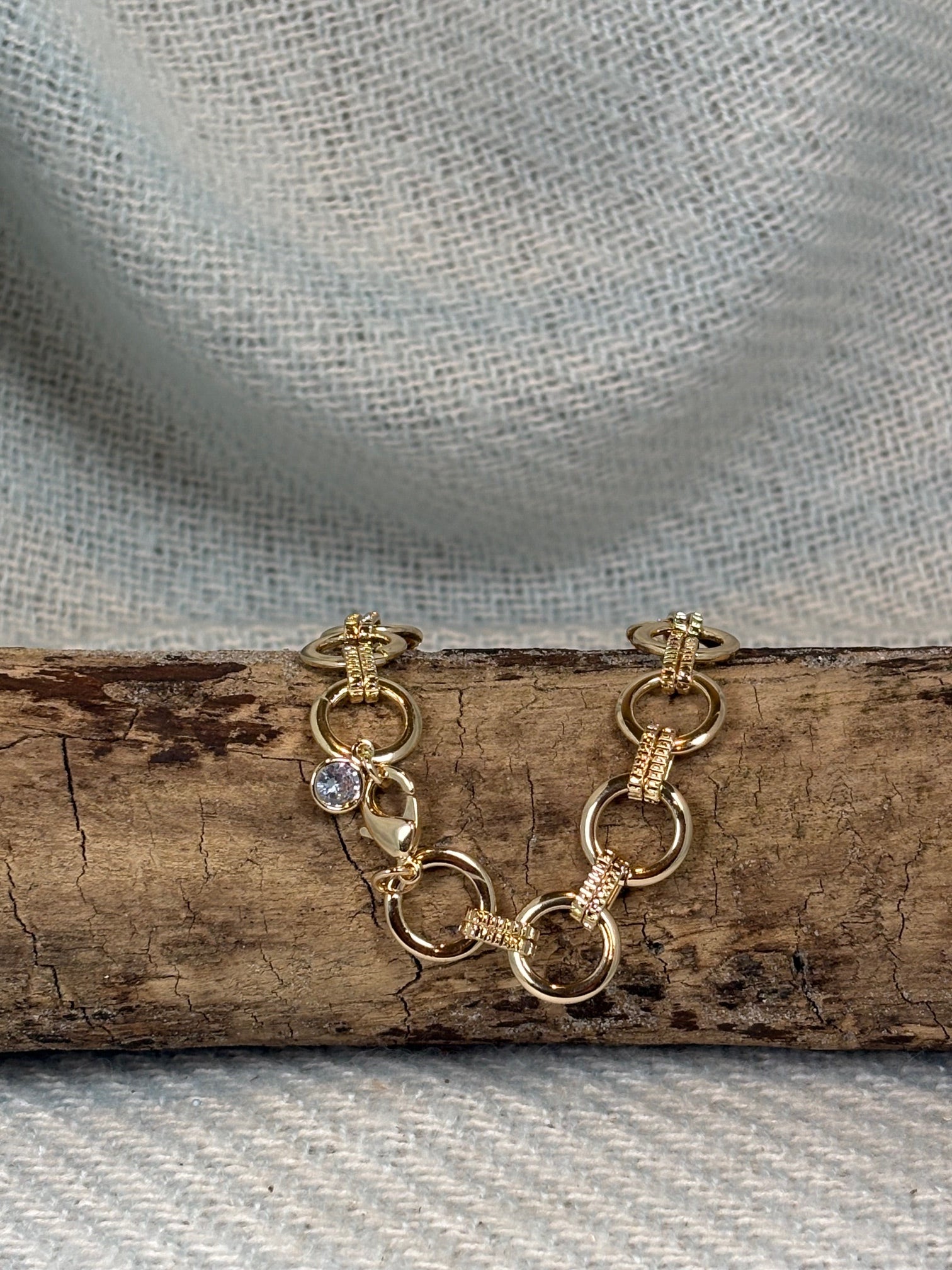 Gold Circle With Gold Etched Links Bracelet