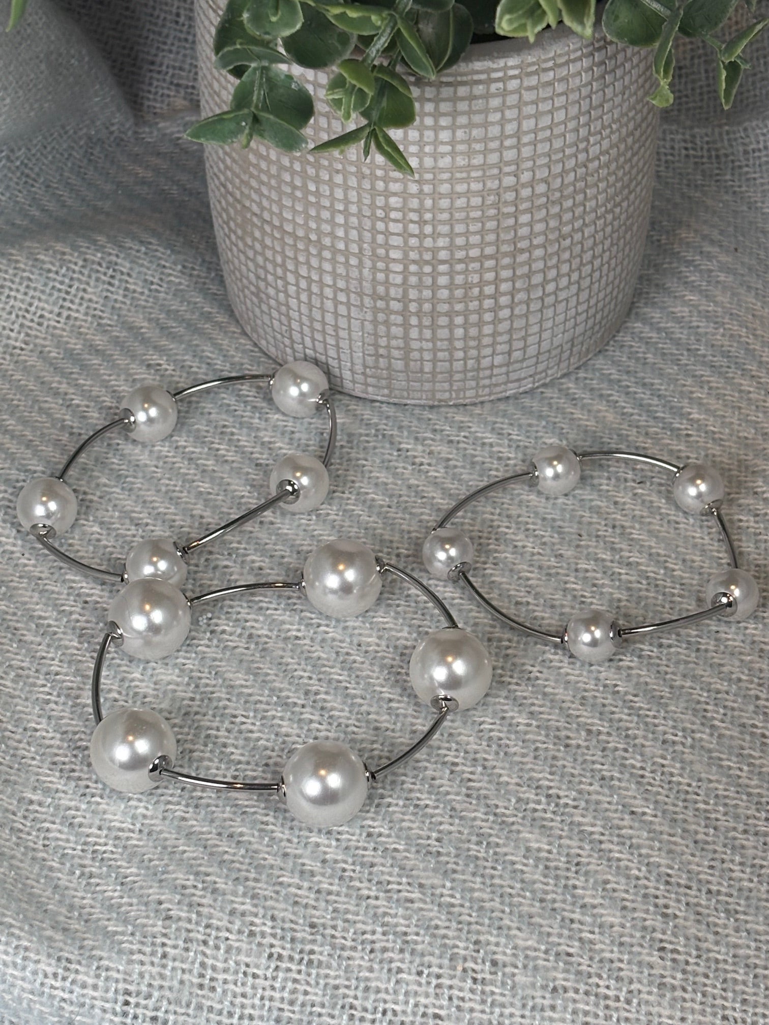 Chunky pearl and silver rod stretch bracelet set