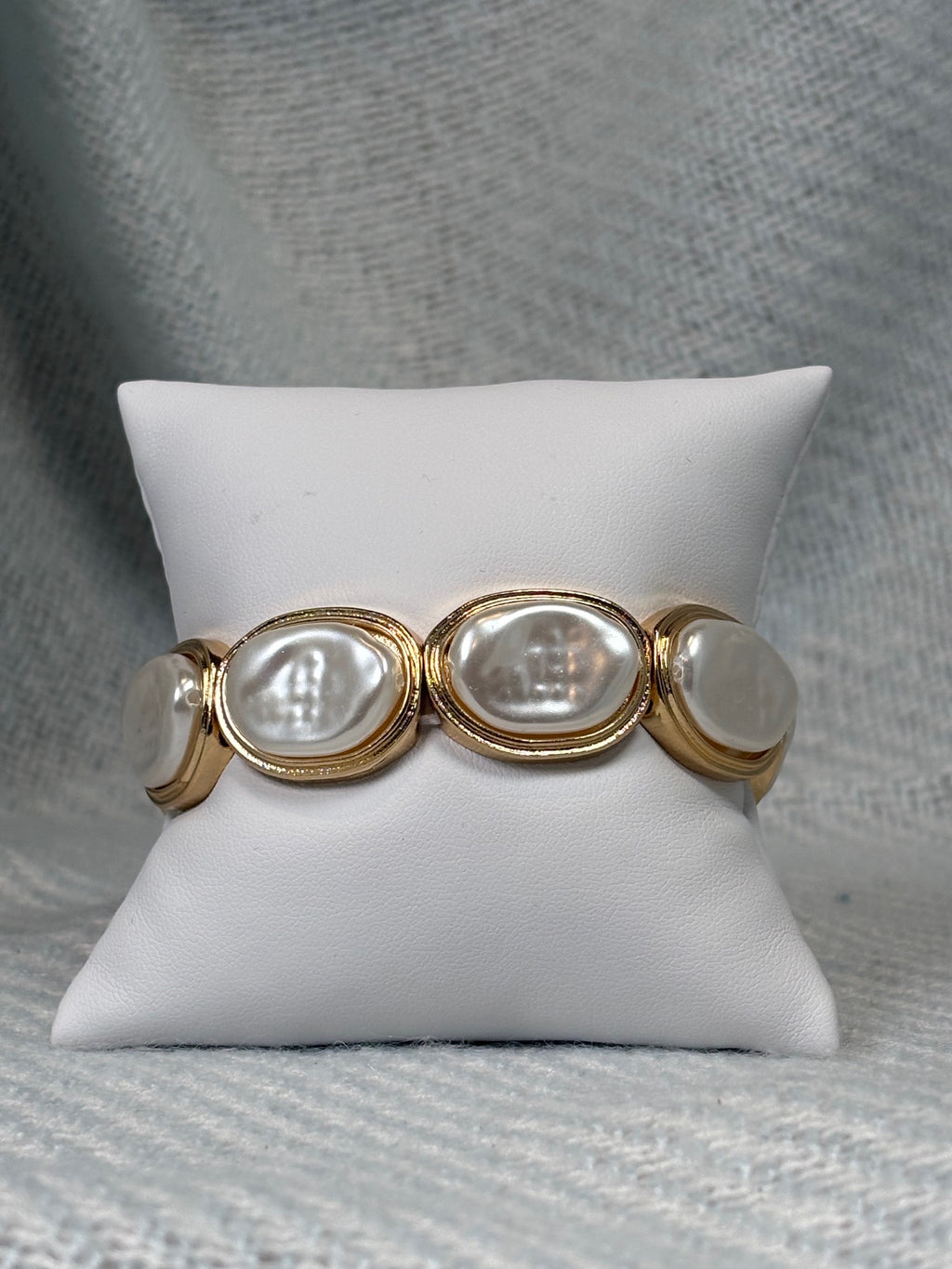 Chunky Flat Pearl and Gold Oval Stretch Bracelet