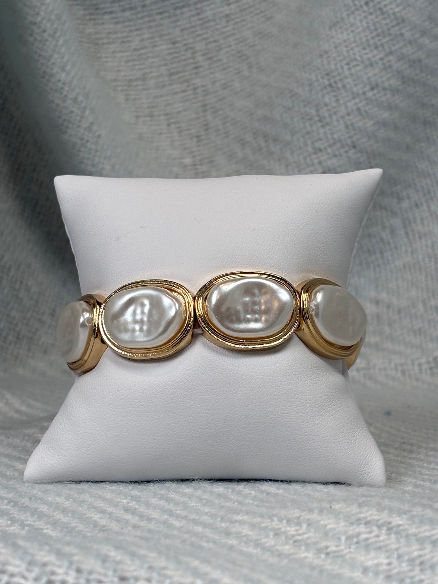 Chunky Flat Pearl and Gold Oval Stretch Bracelet