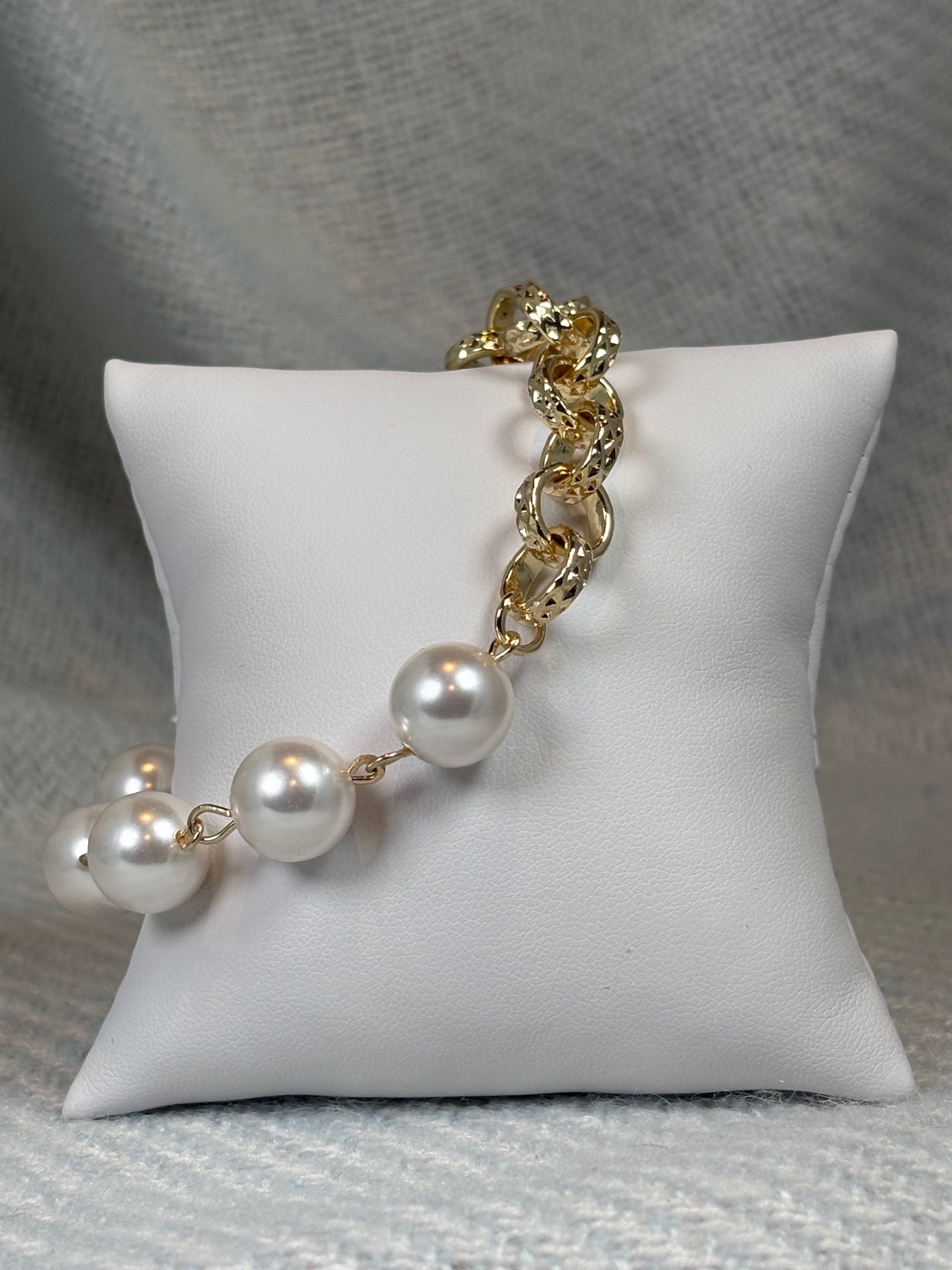 5 Pearl with Gold Circle Links Bracelet