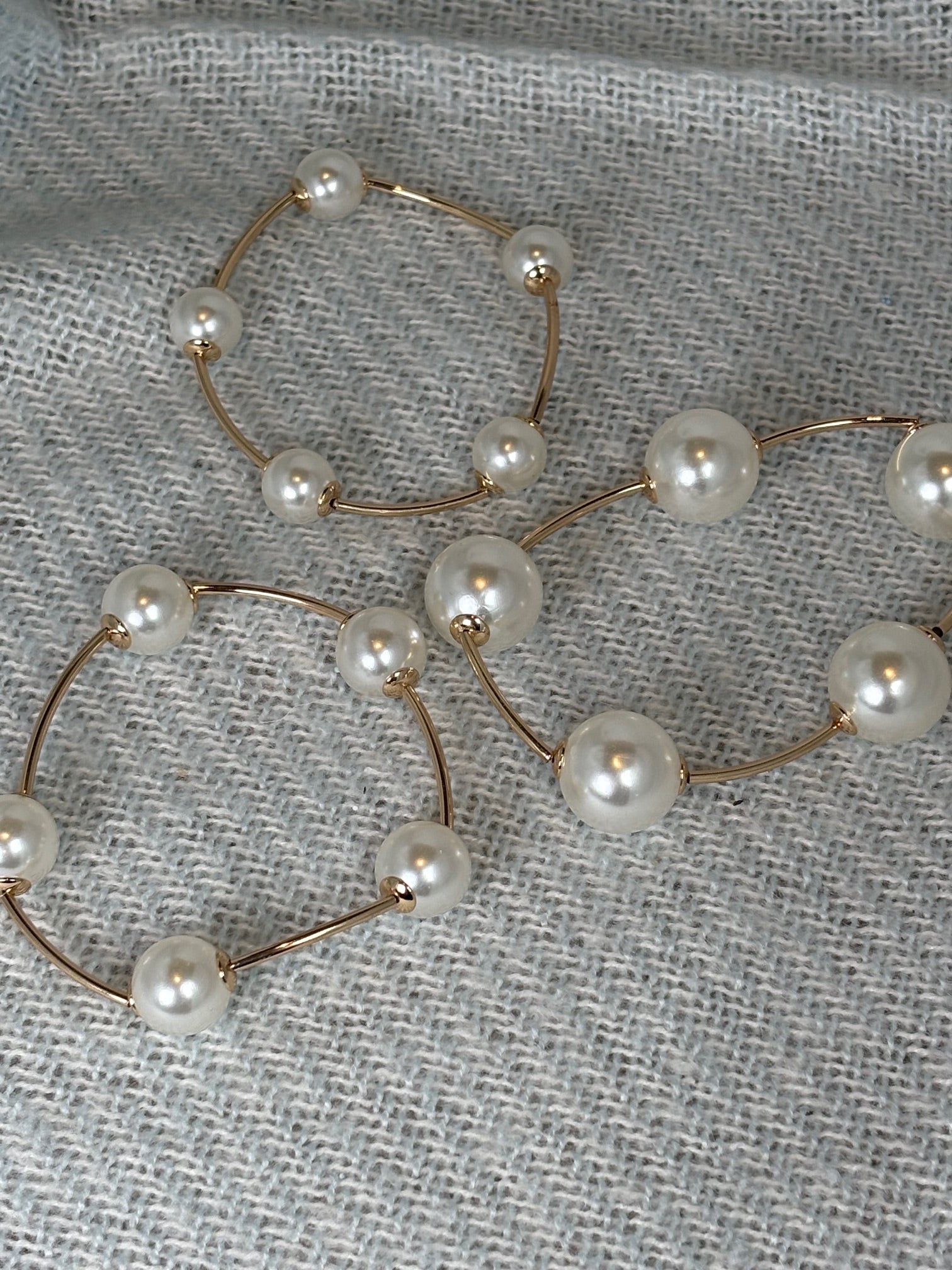 Chunky pearl and gold rod stretch bracelet set