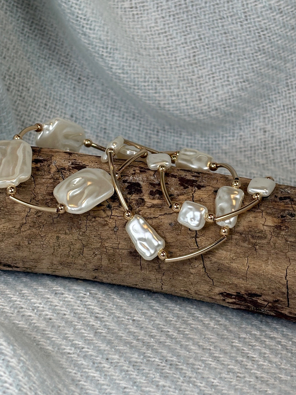 Flat chunky pearl and gold rod stretch bracelet set