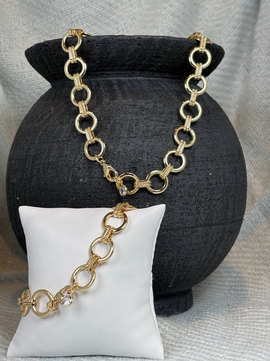 Gold Circle With Gold Etched Links Bracelet