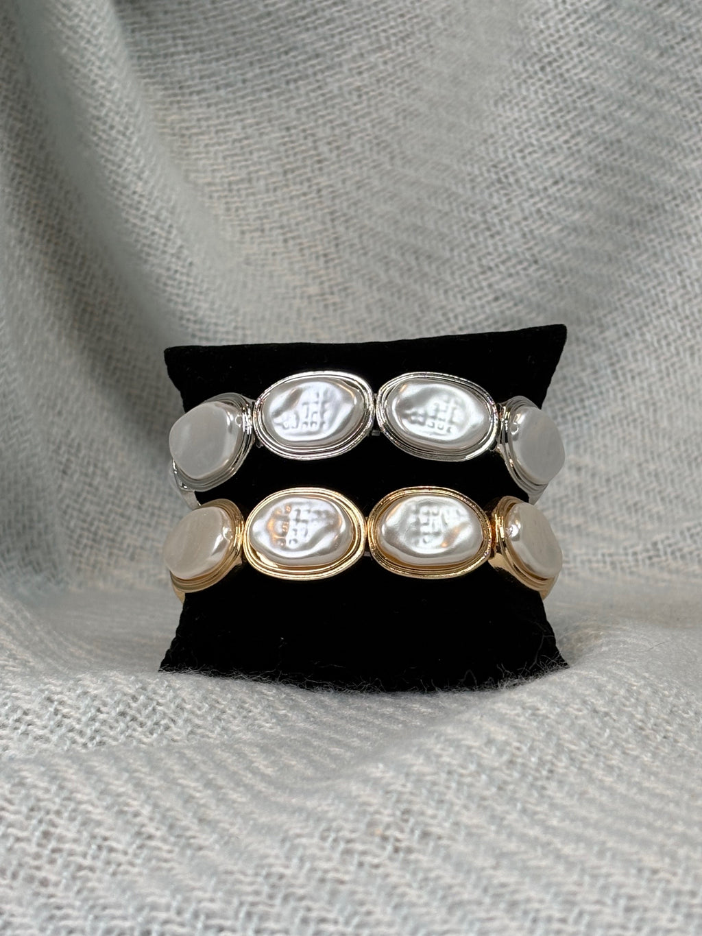 Chunky Flat Pearl and Gold Oval Stretch Bracelet