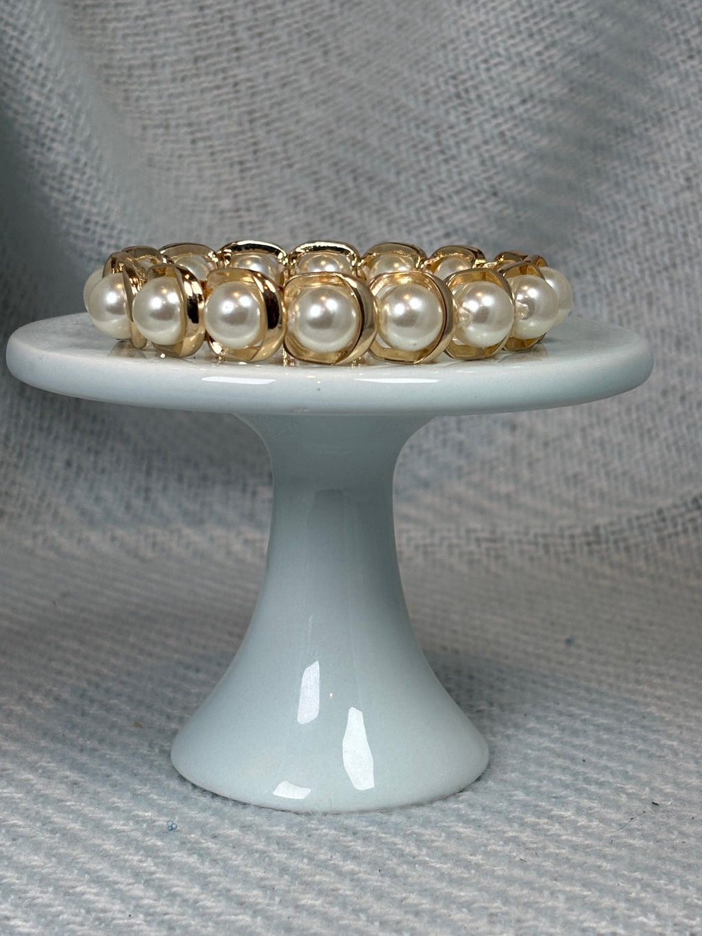 Pearl with Gold Surround Stretch Bracelet