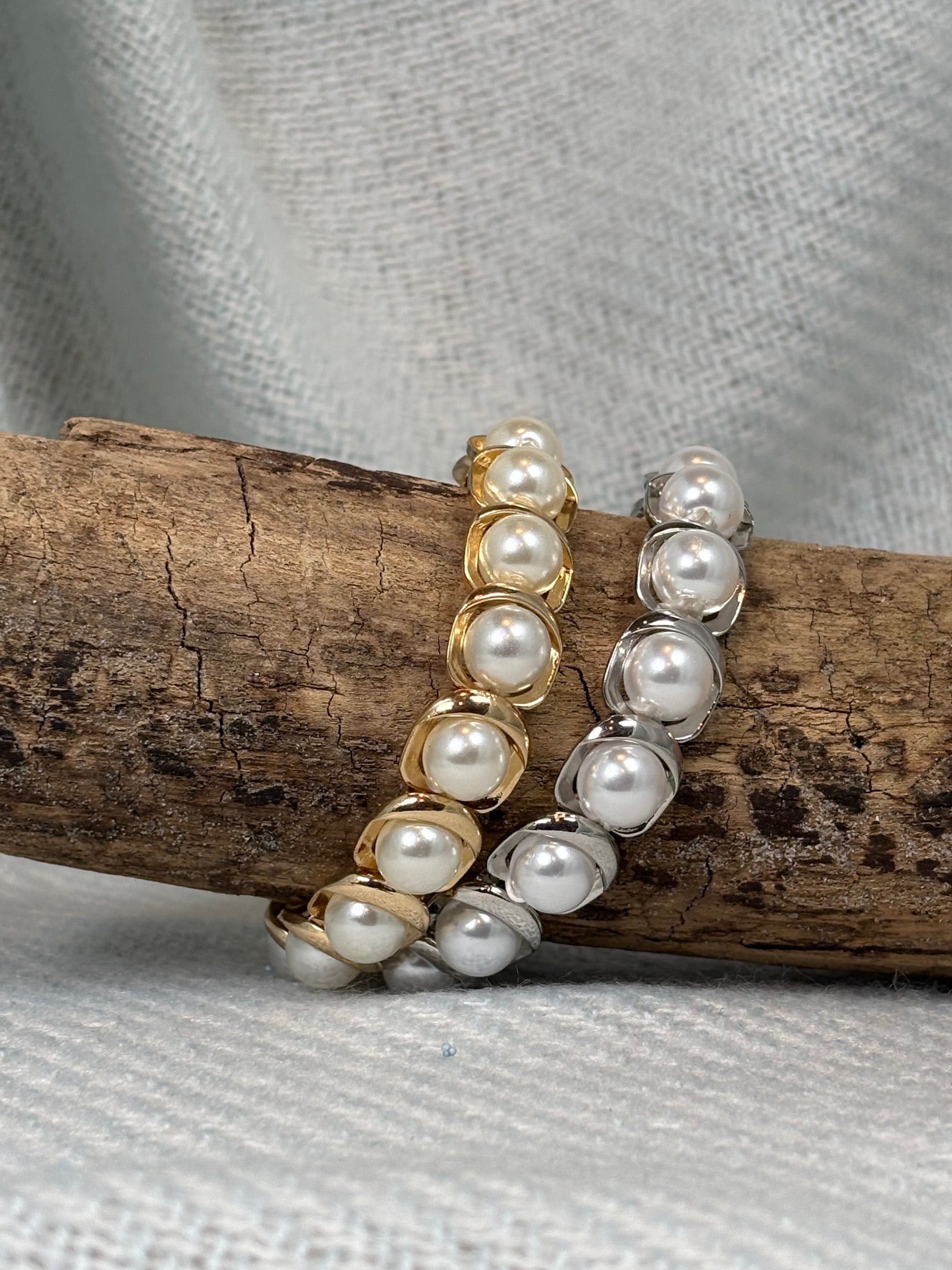 Pearl with Gold Surround Stretch Bracelet