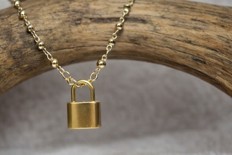 28 inch chain with padlock pendant